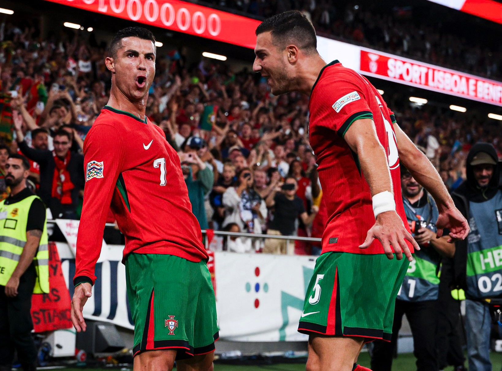 ¡Efecto récord! CR7 sigue marcando goles con Portugal