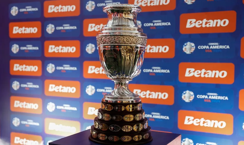 Se exhibió en Brasil el trofeo restaurado de la Copa América