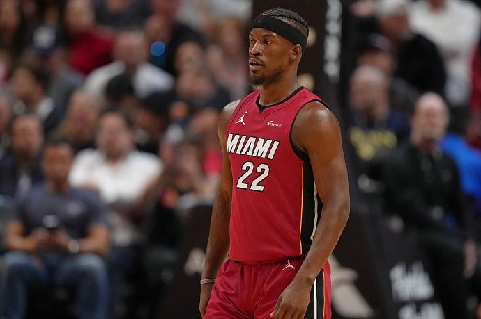 La violenta pelea entre Miami Heat y New Orleans Pelicans dejó 5