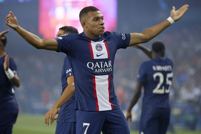 Mbappe returns to training with PSG after constructive talks with the club