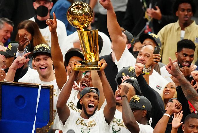 theScore on X: The Larry O'Brien Trophy will be in the building