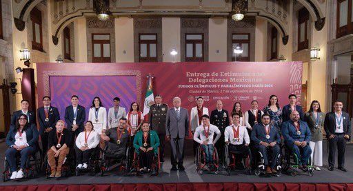 Entrega de estímulos del presidente de México.