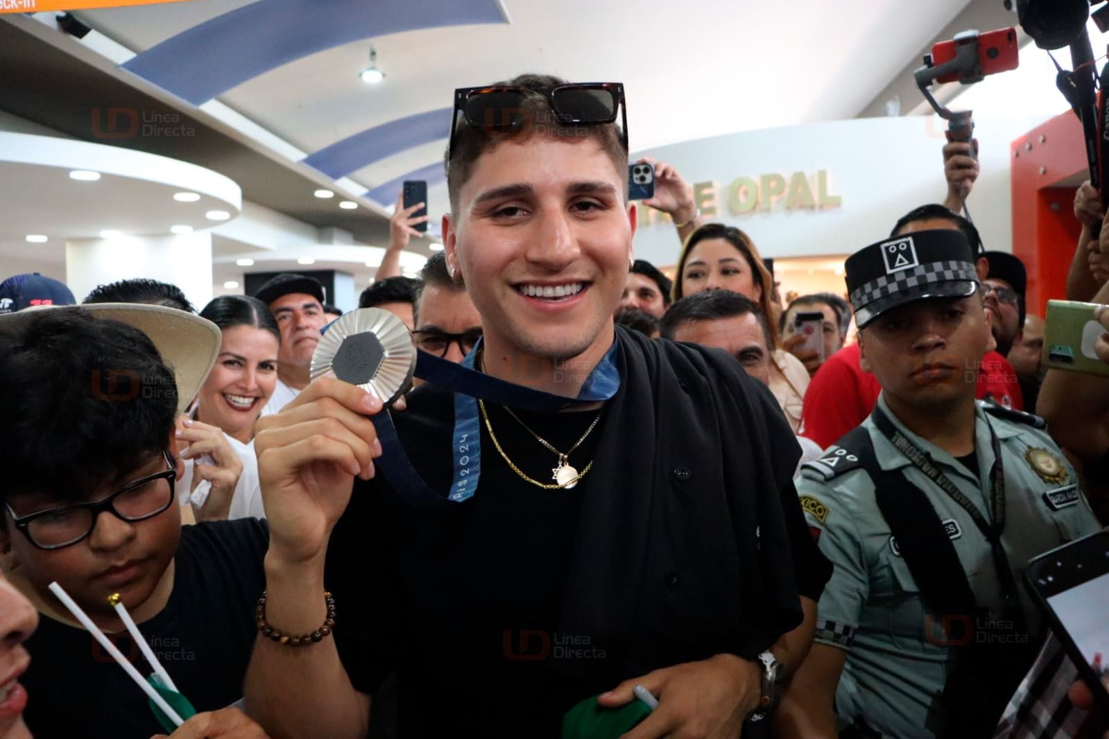 Marco Verde en su llegada a Mazatlán.