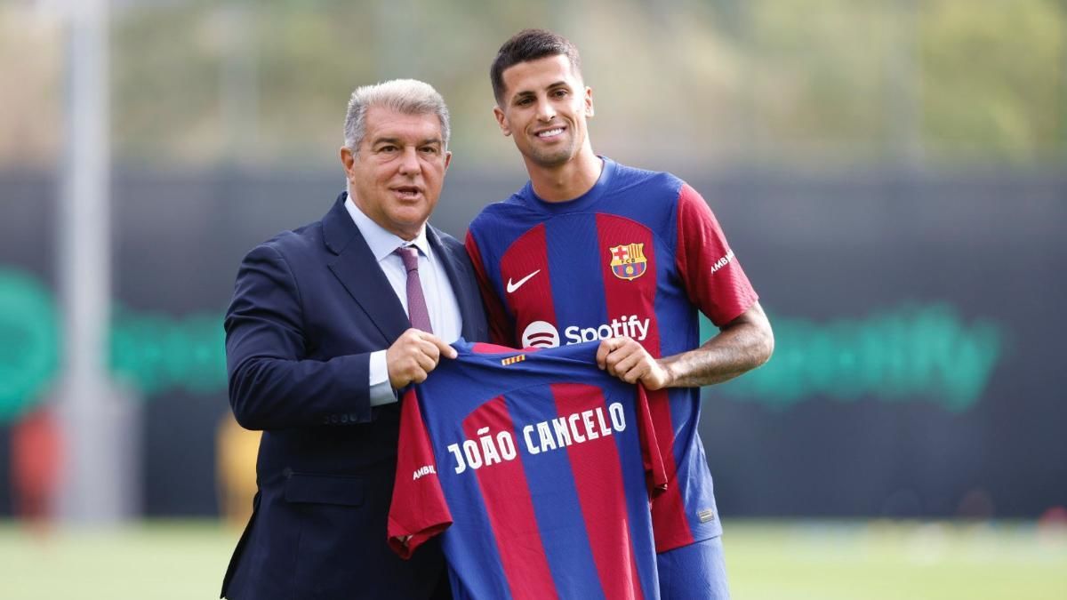 Joan Laporta, João Cancelo