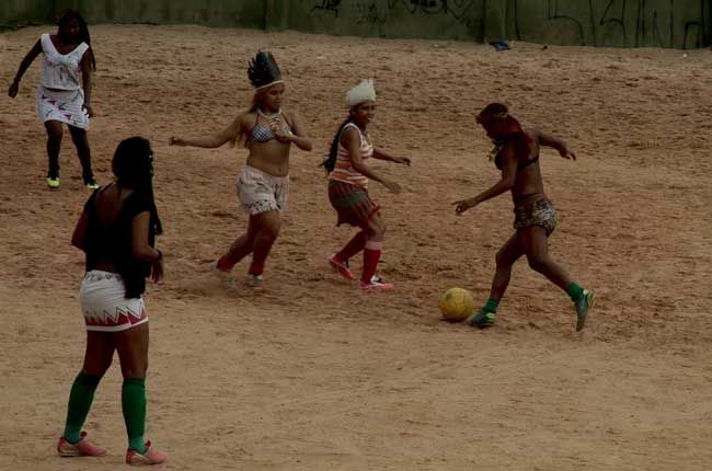 El fútbol es parte de sus vidas