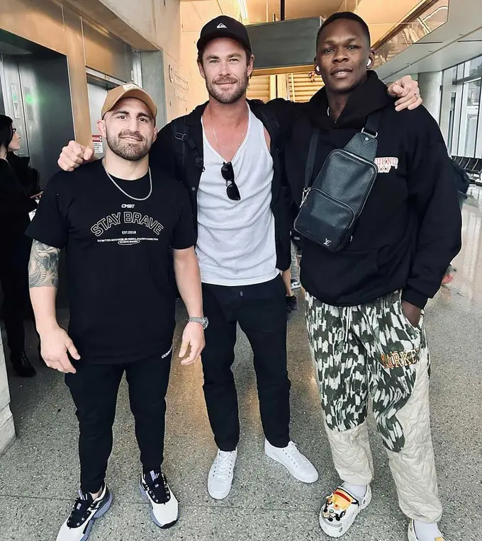 Alex Volkanowski, Israel Adesanya, Chris Hemsworth