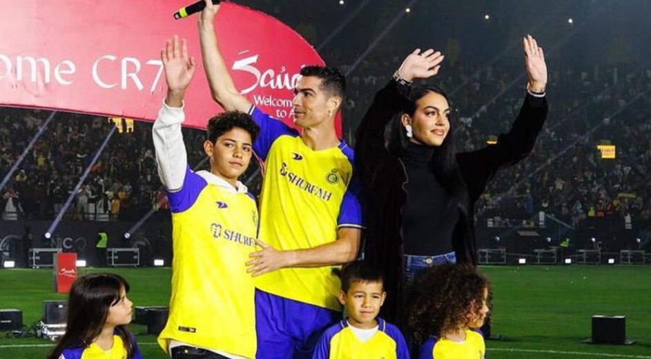 Cristiano Ronaldo y familia, presentación Al Nasr