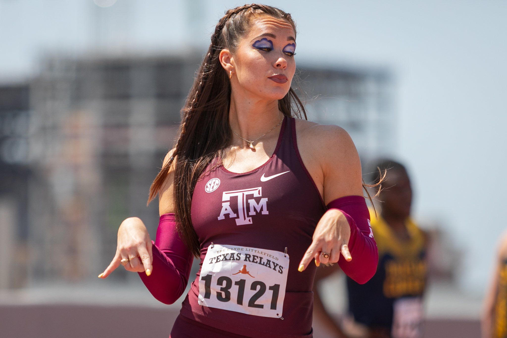 De las pistas de atletismo a la televisión: ella es Kennedy Smith